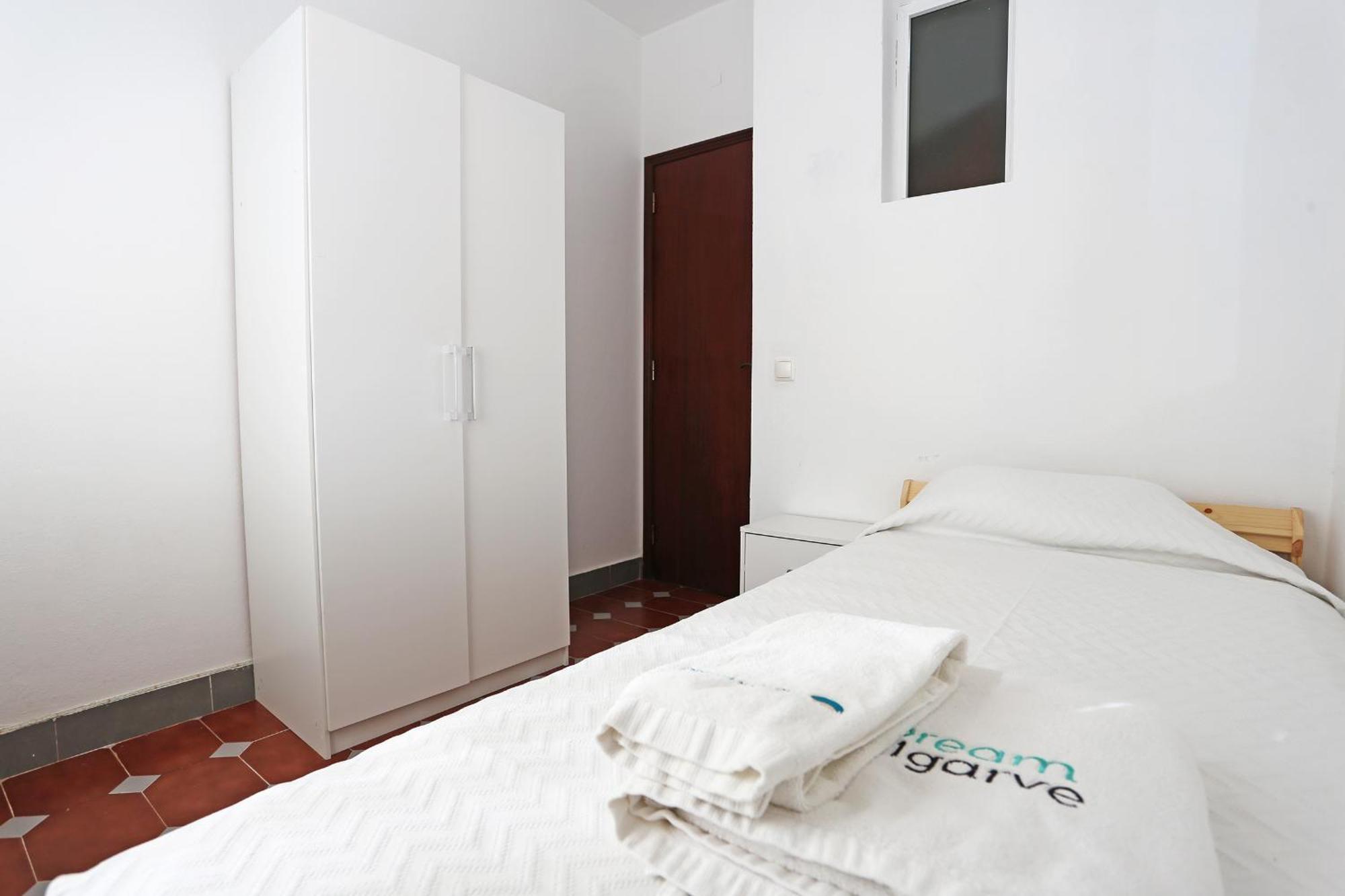 Apartament B99 - Muralhas In